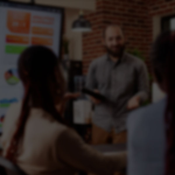 Liderana em Equipes de Marketing Digital